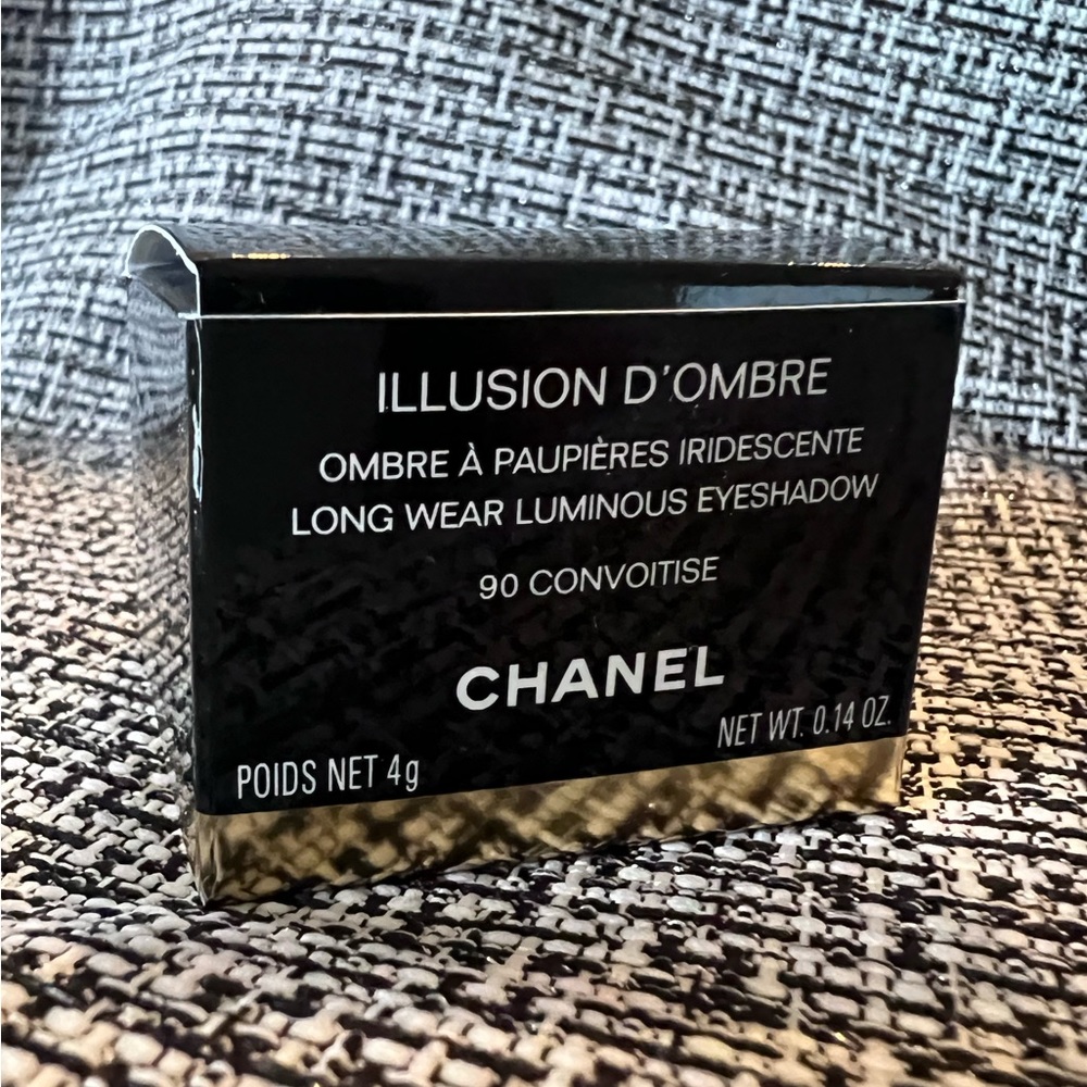 CHANEL Illusion D’Ombre Long Wear Luminous Eyeshadow - 90 Convoitise